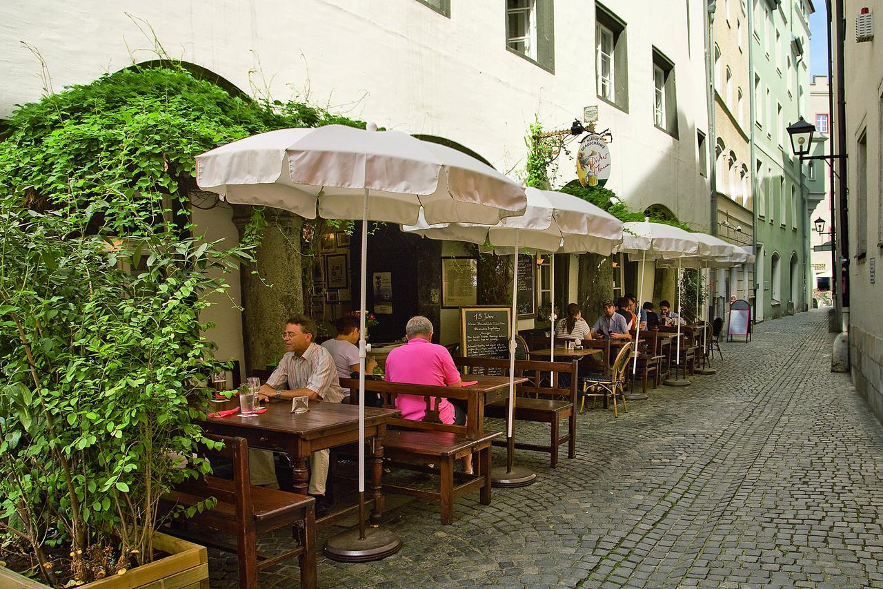 Restaurant Dicker Mann Hotel Zum Blauen Krebs Ratisbonne Extérieur photo